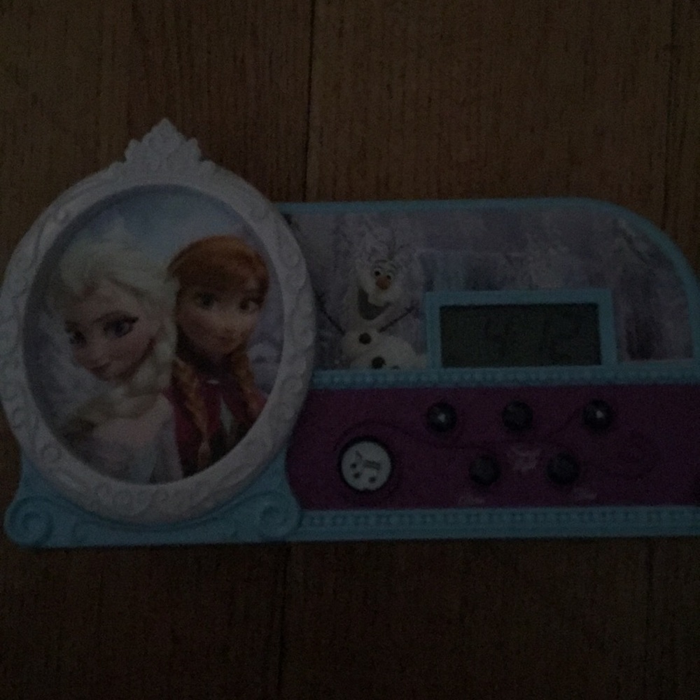 Elsa and Anna clock for the morning